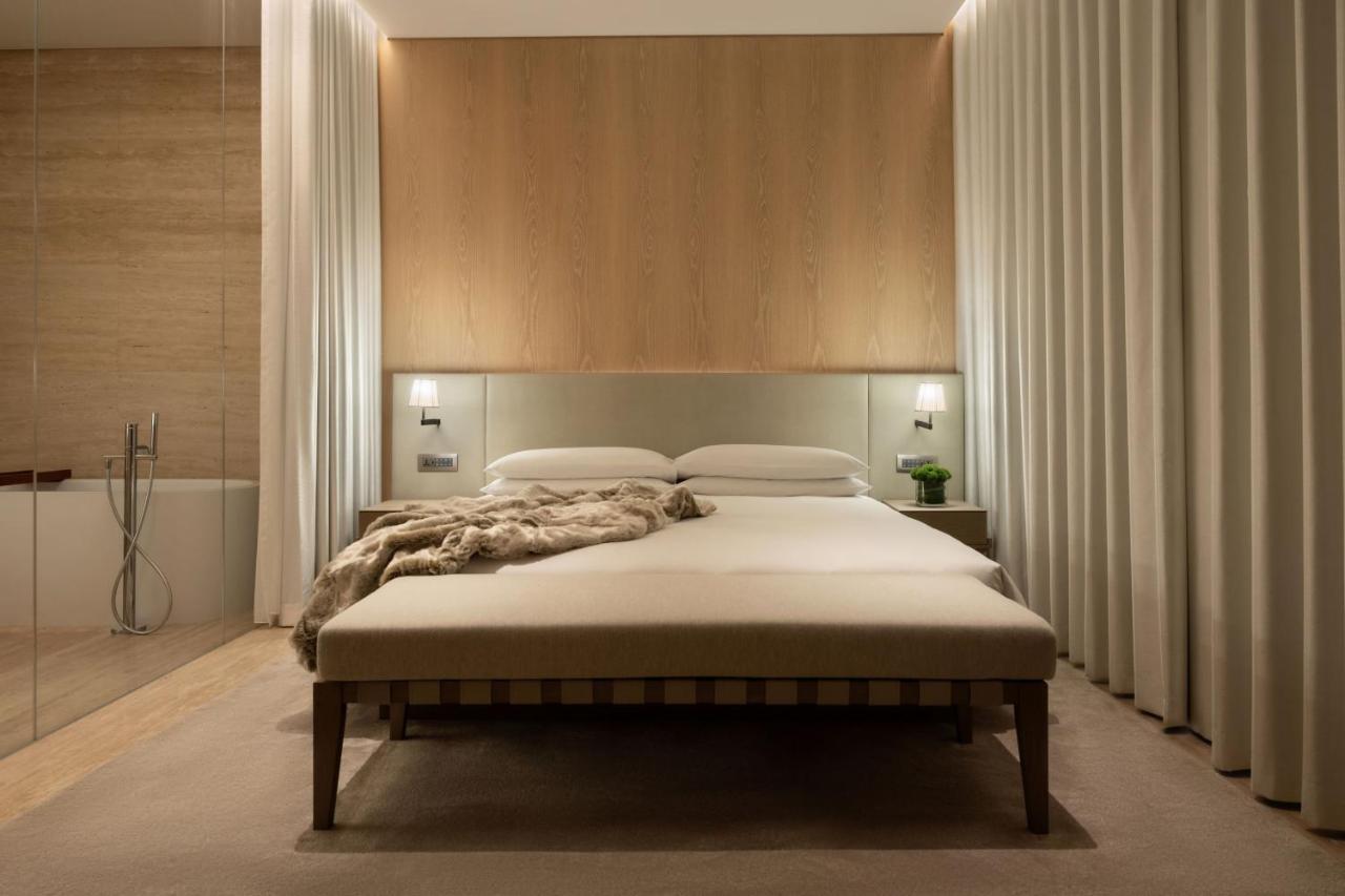 The Dubai Edition Экстерьер фото A bedroom